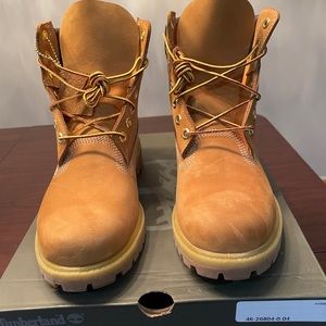 Men’s SZ 9.5 Timberland Premium Nubuck boot.